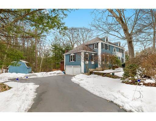 3 Fox Run Ln, North Reading, MA 01864