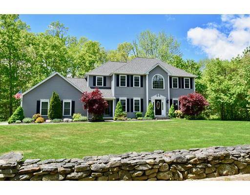 18 Wallace Road, Sturbridge, MA 01566