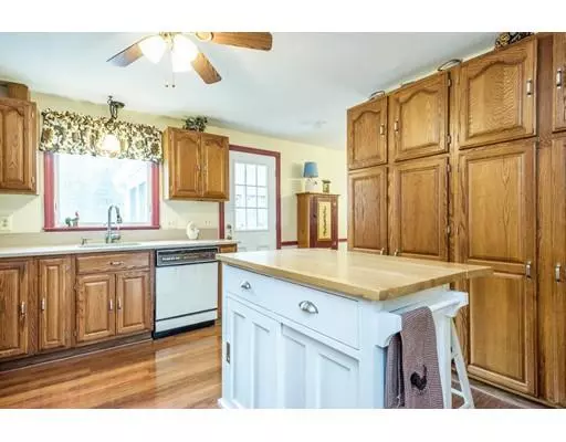 Stow, MA 01775,28 Saw Mill Rd