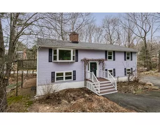 12 Crooked Ln, Manchester, MA 01944