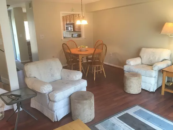 Hingham, MA 02043,11 Beals Cove Rd #B