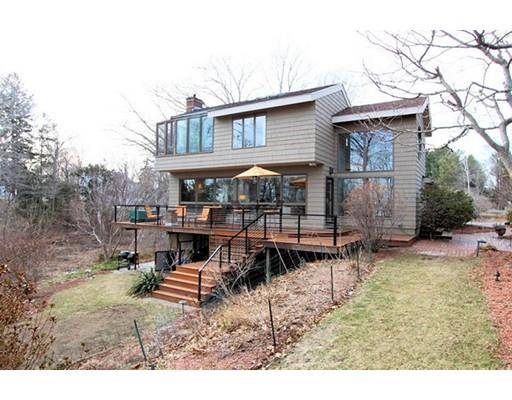 35 Brackenbury Ln, Beverly, MA 01915