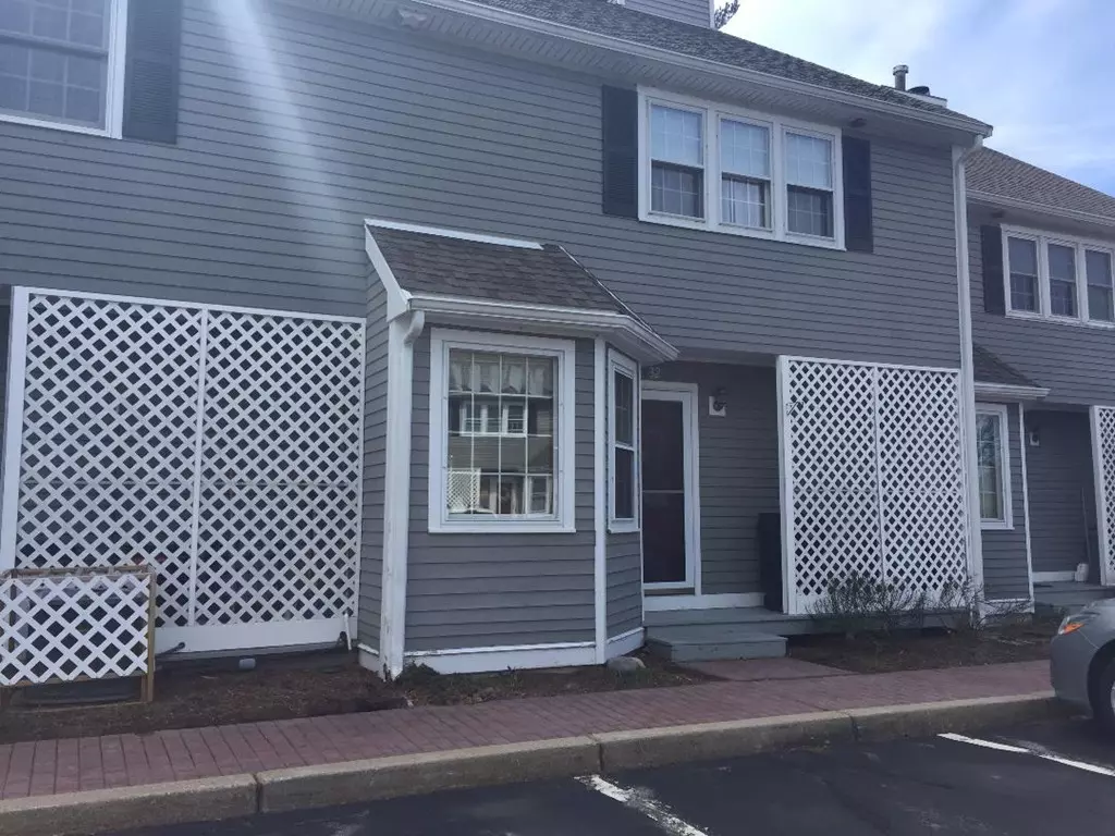 Taunton, MA 02780,1559 Bay Street #32