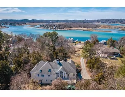 25 Thurston Point Rd, Gloucester, MA 01930