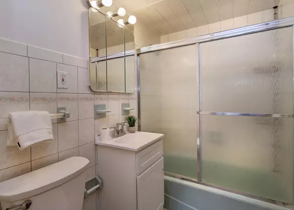 Brookline, MA 02446,205 Kent St #48