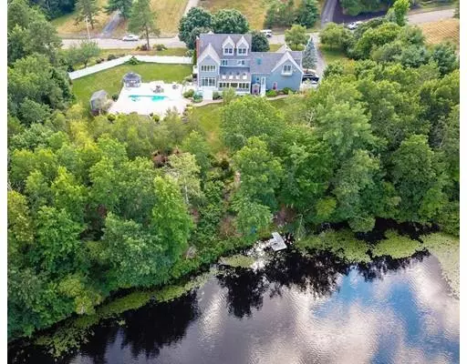 10 Beaumonts Pond Dr, Foxboro, MA 02035