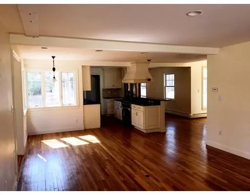 Manchester, MA 01944,2 Highwood Rd