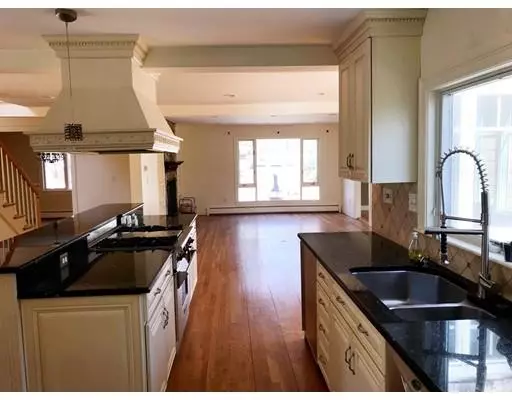 Manchester, MA 01944,2 Highwood Rd