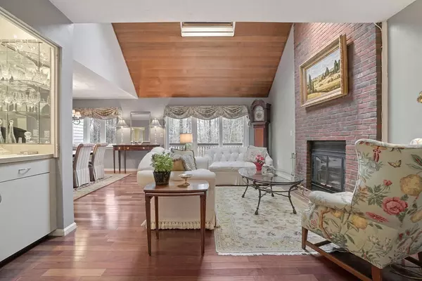 Duxbury, MA 02332,225 Lincoln Street #A6