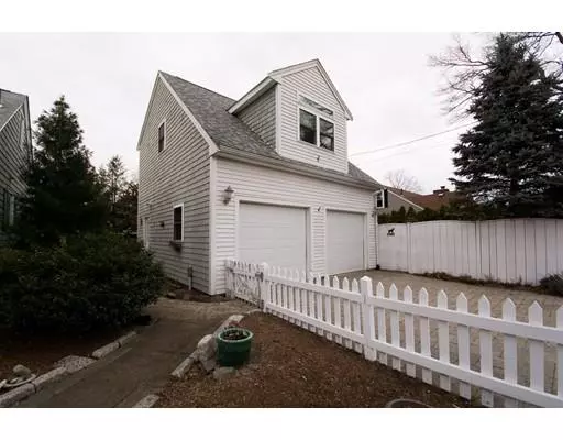 Seekonk, MA 02771,128 Greenfield St