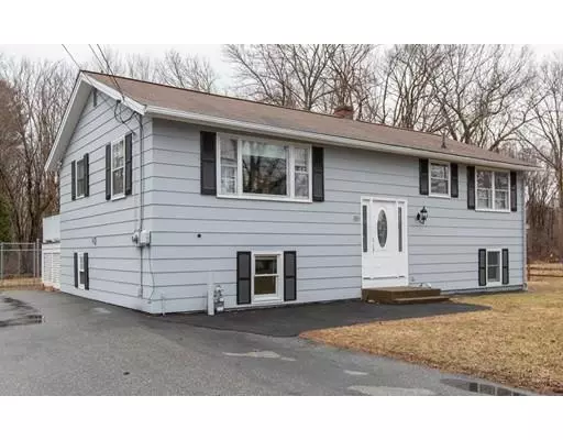 85 Tanglewood Dr, Dracut, MA 01826