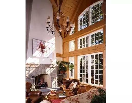 100 Turkey Hill Rd, Northampton, MA 01062