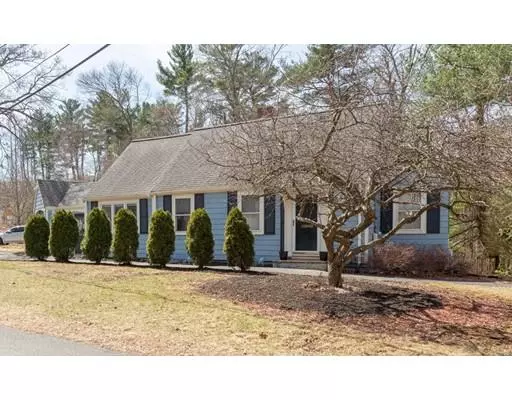 63 Canterbury Rd, Lynnfield, MA 01940