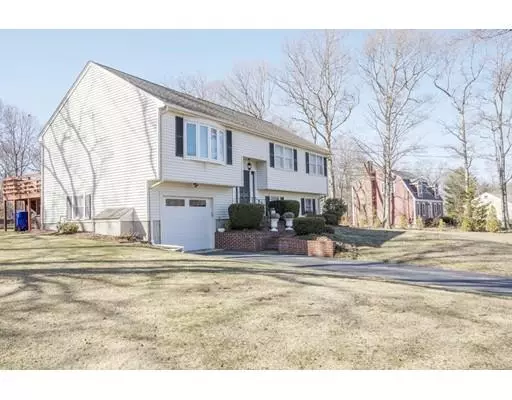 171 Silverwood Dr, Taunton, MA 02780