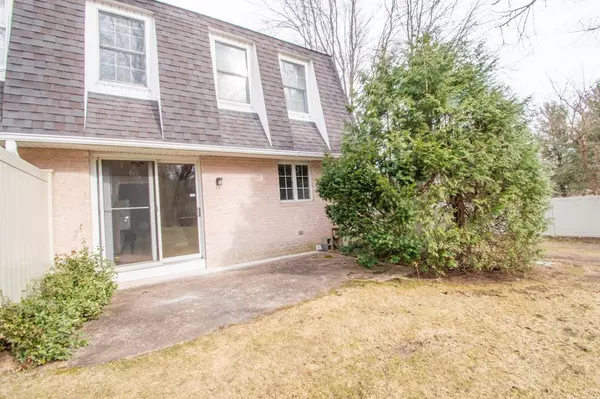 2 Mansion Woods Dr #A, Agawam, MA 01001