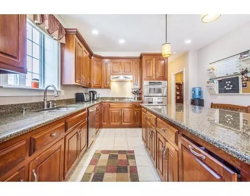 Upton, MA 01568,25 Prospect St