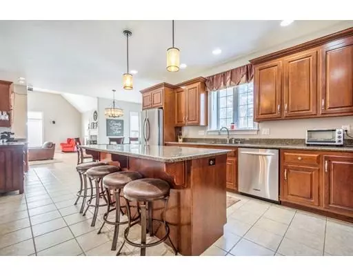 Upton, MA 01568,25 Prospect St