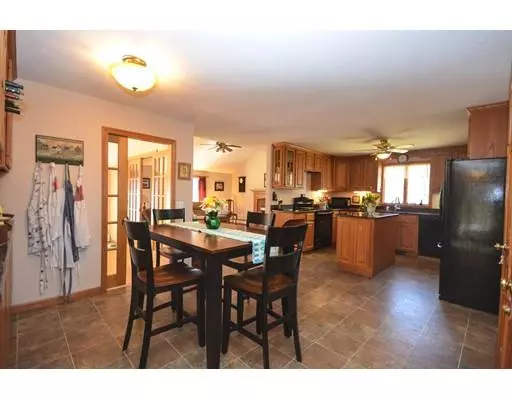 Sutton, MA 01590,18 Highland View Dr