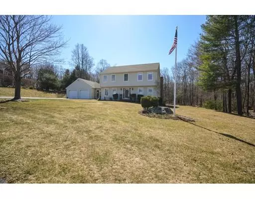 18 Highland View Dr, Sutton, MA 01590