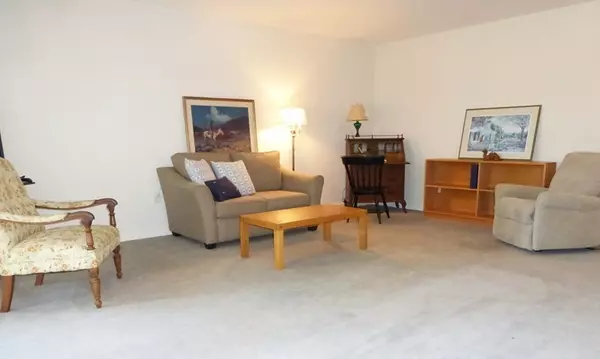 Stow, MA 01775,34 Meeting House Lane #204