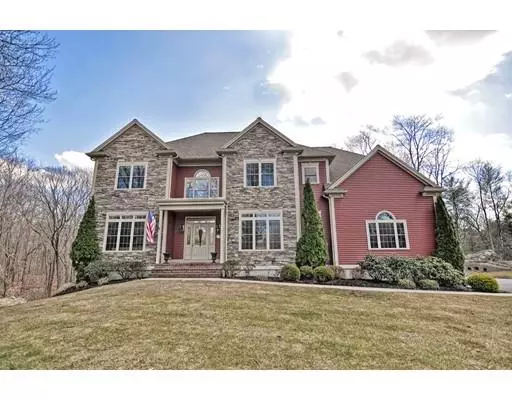 26 Hales Pond Ln, Wrentham, MA 02093