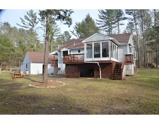 1009 Walnut Plain Rd, Rochester, MA 02770