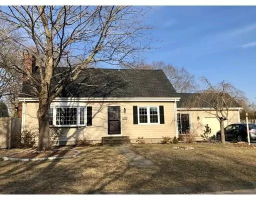 13 Blossom St, Fairhaven, MA 02719