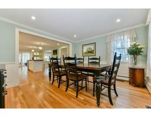 Duxbury, MA 02332,64 Elm St