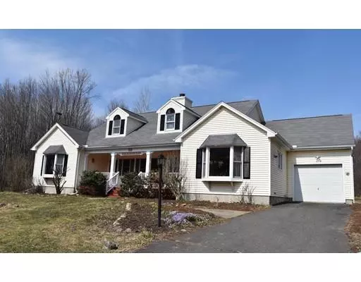 44 Hedgerow Ln, Amherst, MA 01002