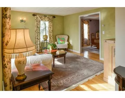 Saugus, MA 01906,8 Limewoods Dr