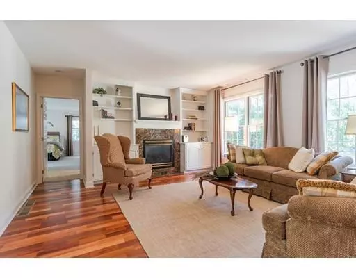 Southampton, MA 01073,7 Donna Marie Way