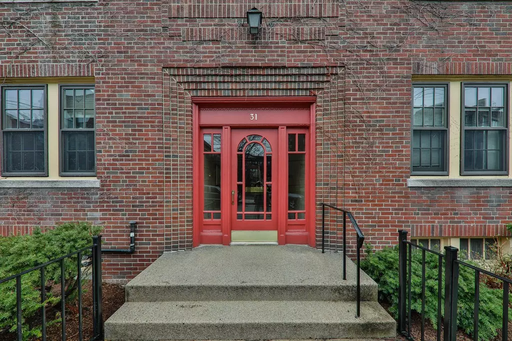 Brookline, MA 02446,31 Park St #1