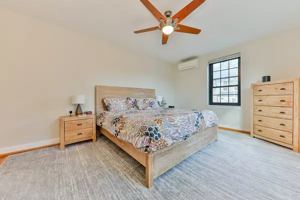 Brookline, MA 02446,90 Marion St #2