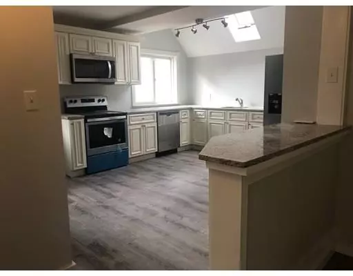 Wellfleet, MA 02667,587 State Highway Route 6