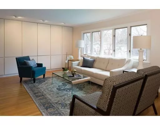 Newton, MA 02459,27 Grace Rd