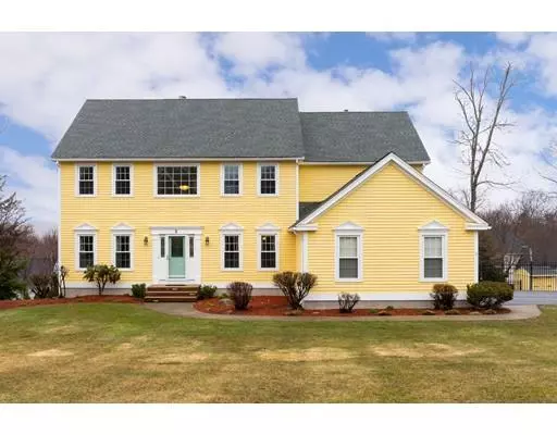 2 Lancelot Rd, Shrewsbury, MA 01545