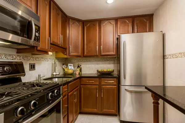 Brookline, MA 02445,1856 Beacon St #2D