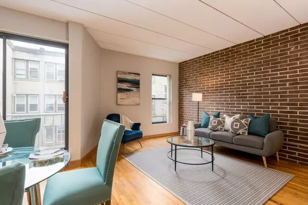 Brookline, MA 02445,1856 Beacon St #2D