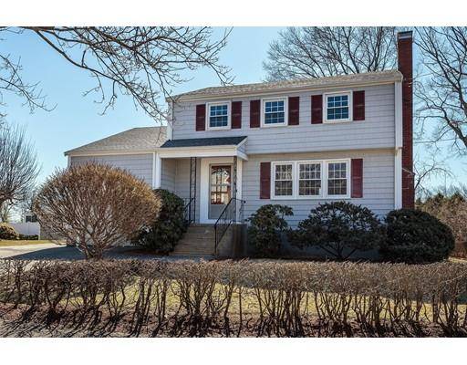 8 Whispering Hill Rd, Woburn, MA 01801