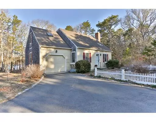 15 Fairview Ave, Harwich, MA 02645