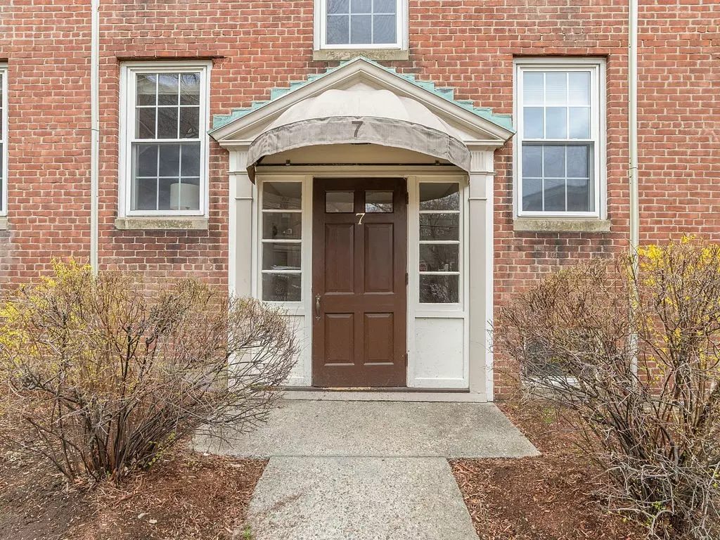 Brookline, MA 02445,7 Lanark Rd #1