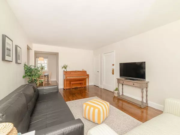 Brookline, MA 02445,7 Lanark Rd #1