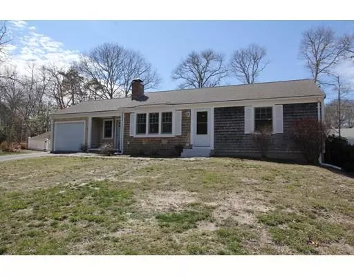 33 Village Brook Rd, Yarmouth, MA 02664