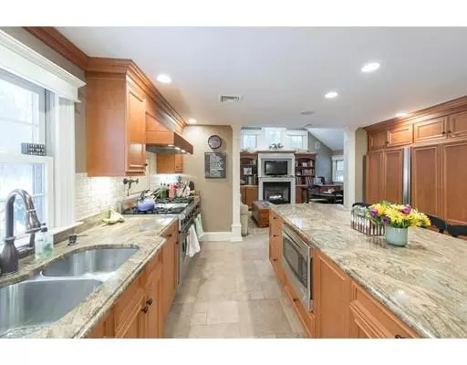 Weston, MA 02493,621 Wellesley Street