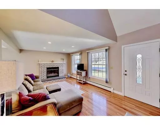 Swansea, MA 02777,4 Francis Dr