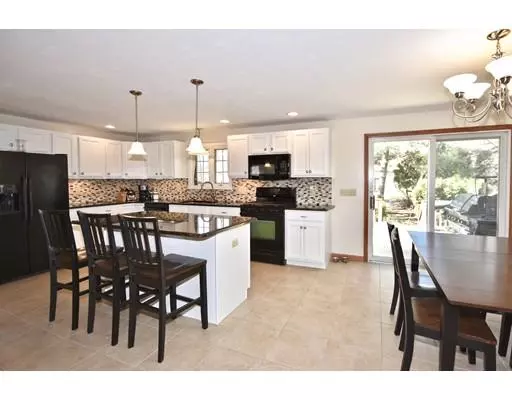 Acushnet, MA 02743,7 Elderberry Dr