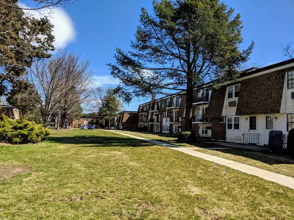Northampton, MA 01060,80 Damon Rd #1308