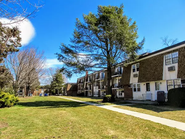 Northampton, MA 01060,80 Damon Rd #1308