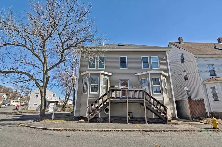 11 Burnham St, Gloucester, MA 01930