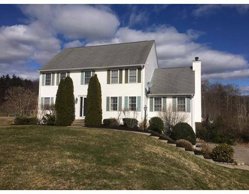 10 Oak Ridge Dr, Wrentham, MA 02093